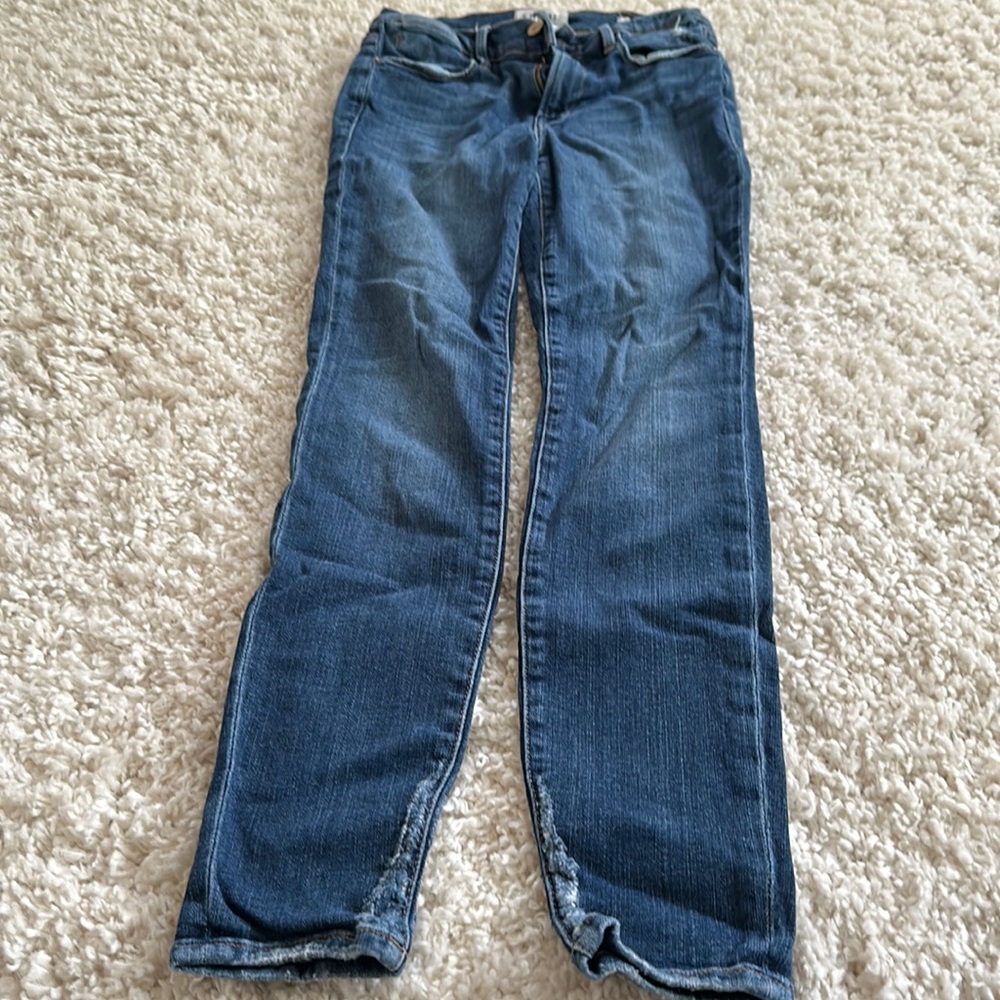 Frame Distressed denim size 25 barely used